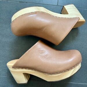 Nisolo Leather Closed Toe Wooden All Day Mule Heeled Clog in ALMOND